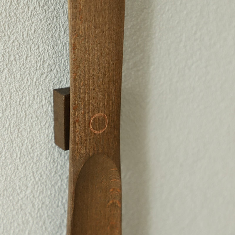 Long handled shoe horn made of solid wood, measuring 50 cm, designed for effortless shoe wearing and added comfort. 2