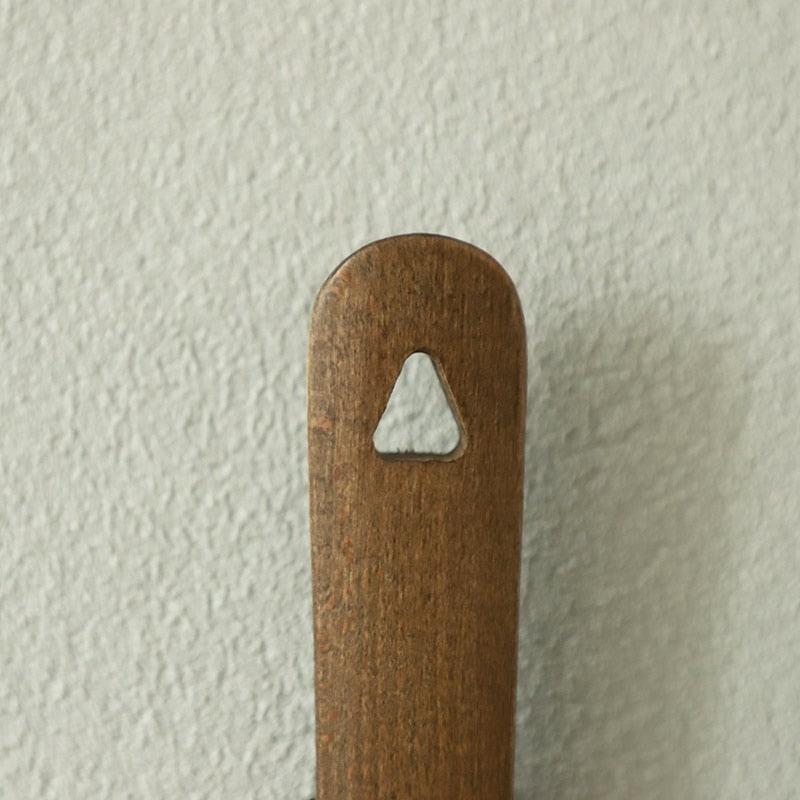 Long handled shoe horn made of solid wood, measuring 50 cm, designed for effortless shoe wearing and added comfort. 4
