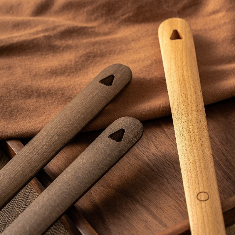 Long handled shoe horn made of solid wood, measuring 50 cm, designed for effortless shoe wearing and added comfort. 5