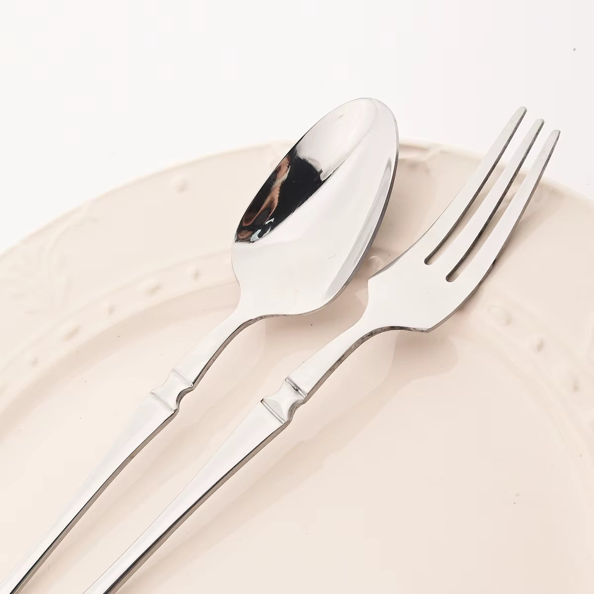 Modern Stainless Steel Flatware Set – Minimalist Cutlery for Stylish Dining