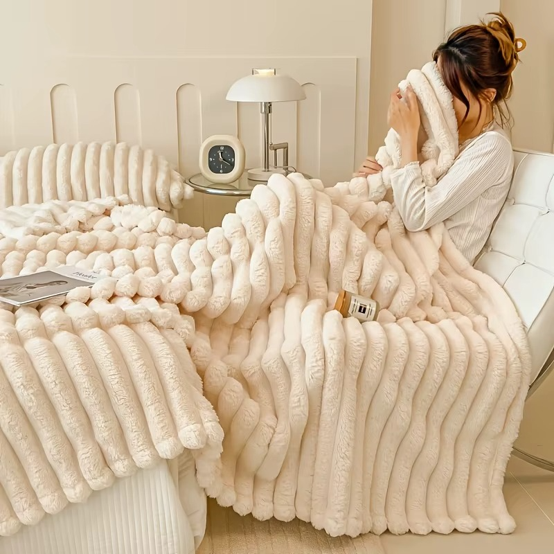Plush Throw Blanket – Ultra Soft & Cozy Couch Blanket for All Seasons