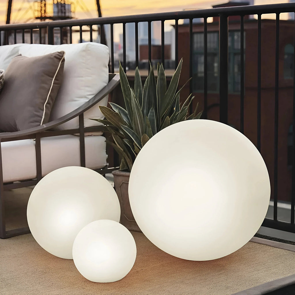 Solar garden light featuring a weatherproof design and color-changing LED, ideal for outdoor use with rechargeable functionality. 6