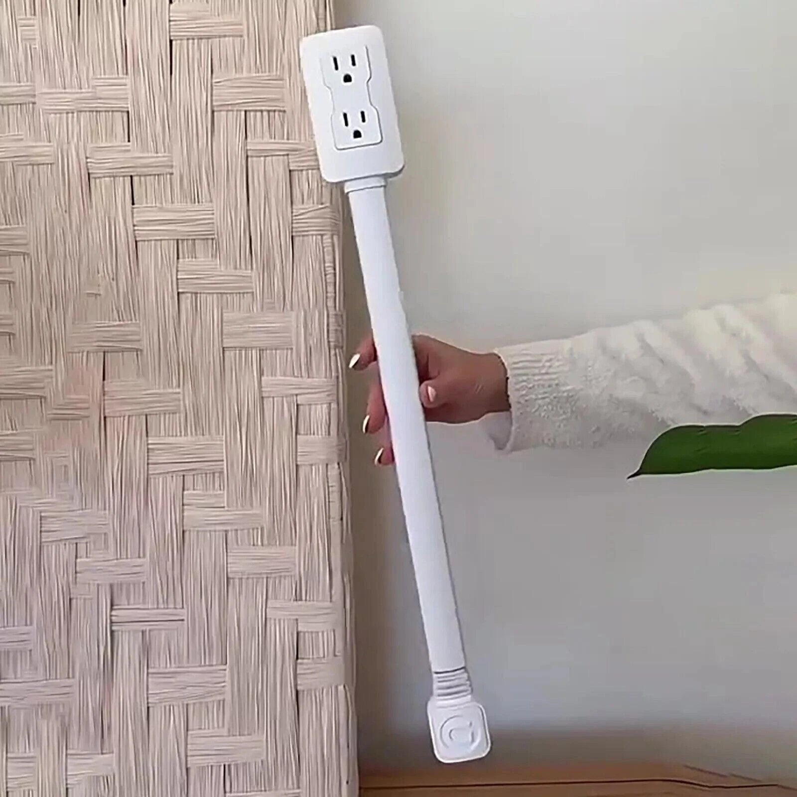 Extendable Outlet Extender (22–34″) — Flat Plug, 2×AC + USB-A/USB-C, 180° Rotating Base